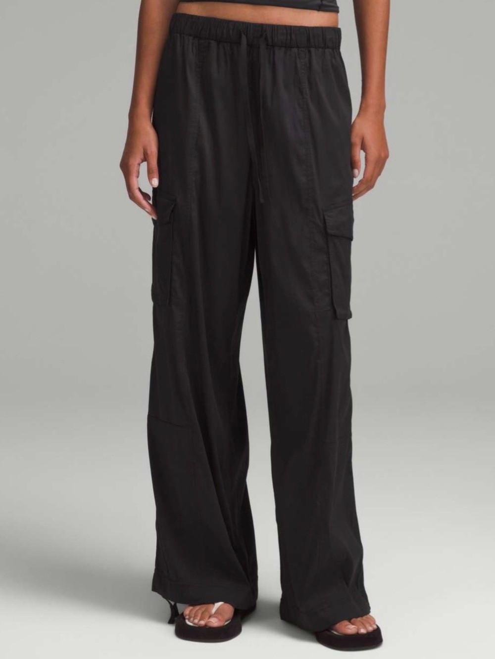 Lululemon Lightweight Adjustable Mid-Rise Cargo Pant